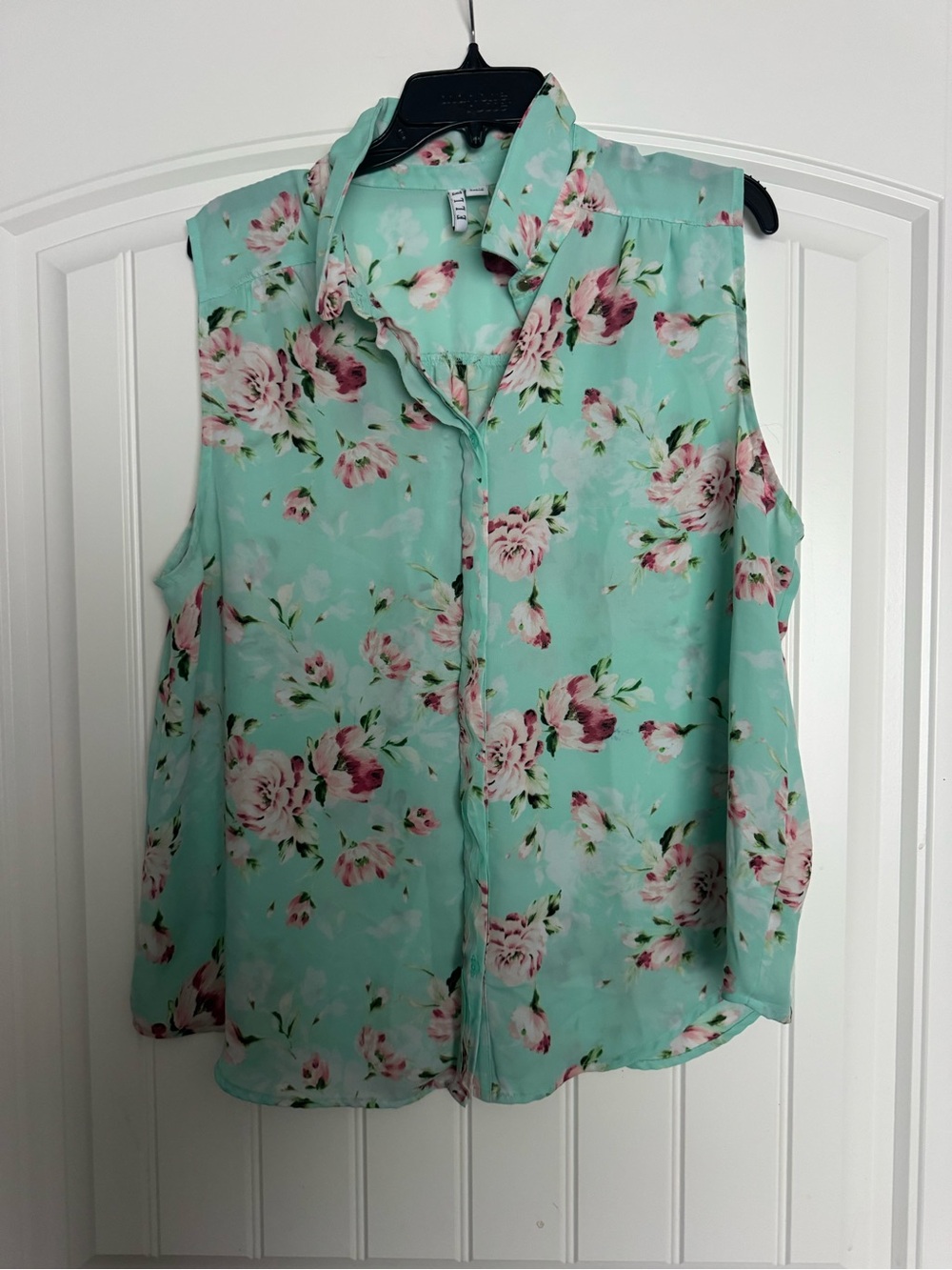 Elle Sleeveless Floral Button-Up Blouse in Mint and Pink